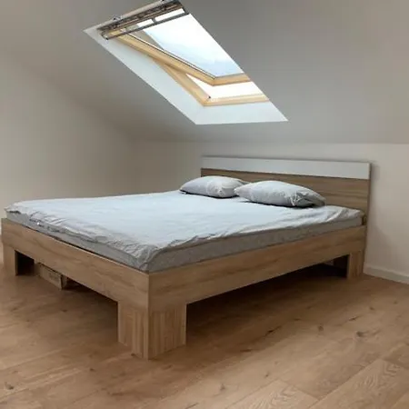 Luftige Dachwohnung Mit Besonderem Charme